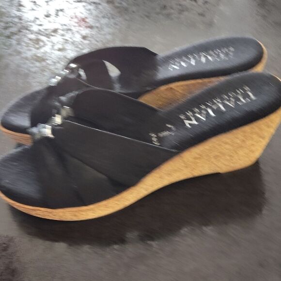 Italian Shoemakers Black Mules for Effortless Elegance - Picture 3 of 6